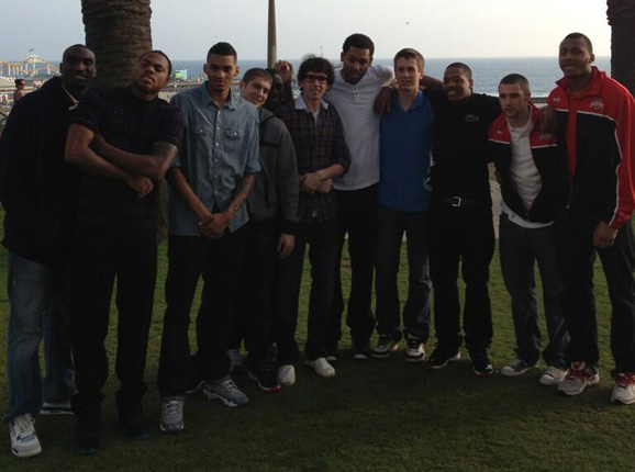 The Ohio State basketball team poses near the Santa Monica Pier (Photo by Jeff Boals)