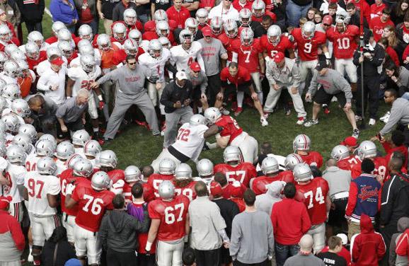 Defensive lineman Chris Carter engages in circle drill warfare