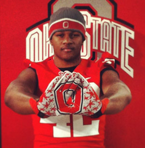 Raekwon McMillan shows off his Buckeye gloves during Ohio State visit