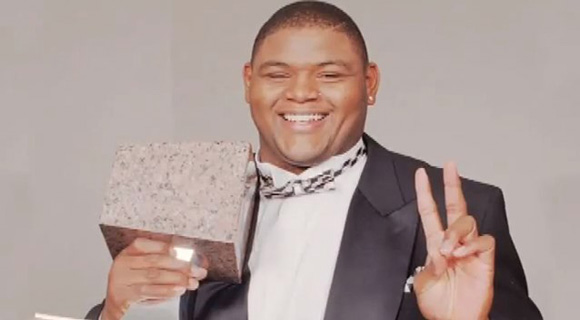 Orlando Pace posing with his 1996 Lombardi Award