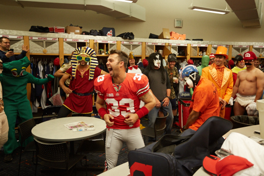 Nick Swisher, in a James Laurinaitis' jersey, is Harlem Shaking.