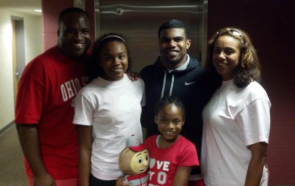 Ezekiel Elliott and family celebrate his 18th birthday