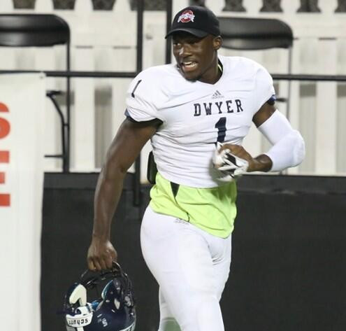 Johnnie Dixon wears an Ohio State hat in his warmup before the state championship game.