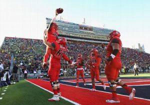 Ka'Deem Carey celebrates a touchdown against Oregon in 2013.