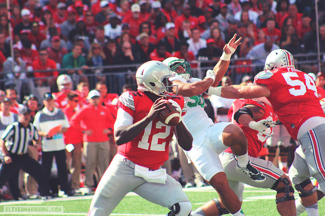 Cardale Jones passes.