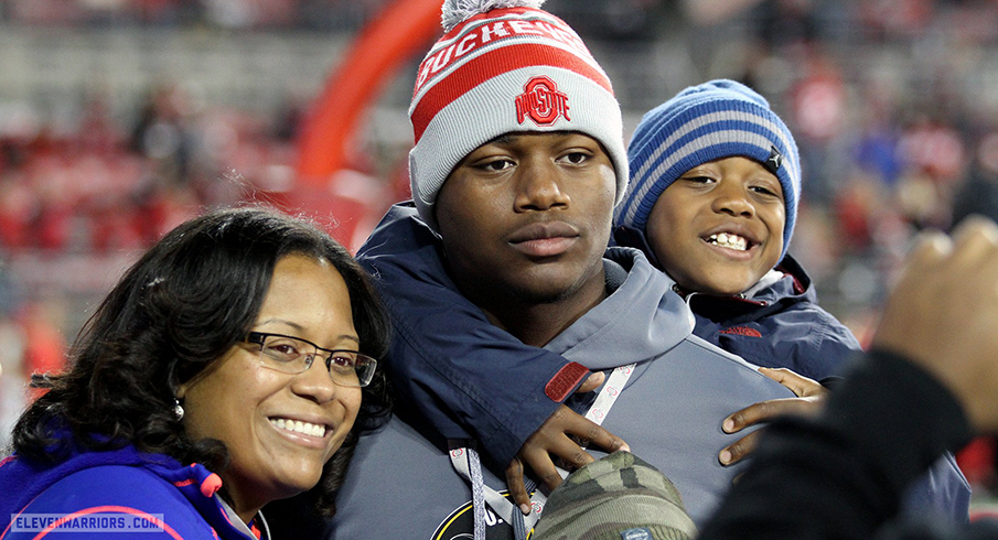 Daelin Hayes and his family at Ohio State.