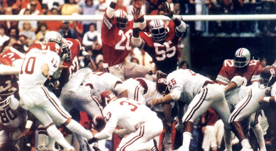 Uwe von Schamann's 41-yarder with :03 left gave Oklahoma the victory. (Photo via newsok.com)