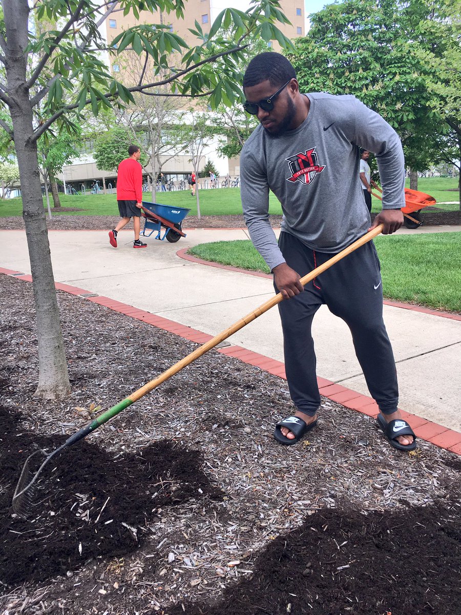 Mike Weber hoes Buckeye Grove Mike Weber hoes Buckeye Grove
