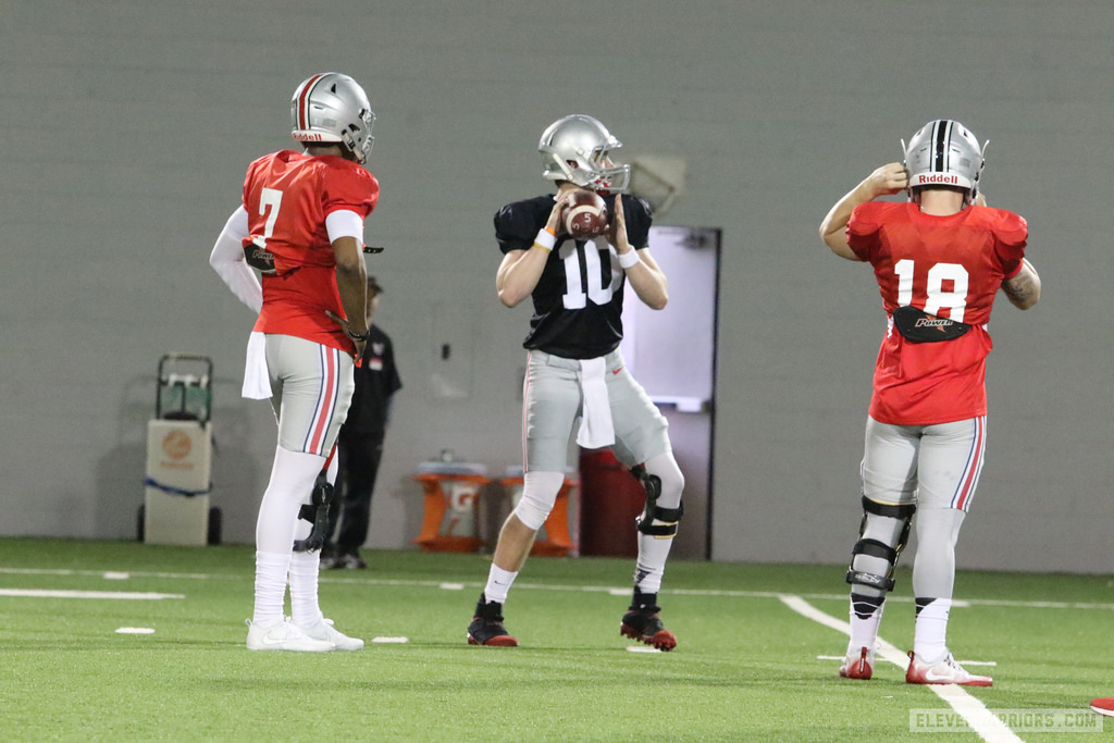 Joe Burrow practices in 2017