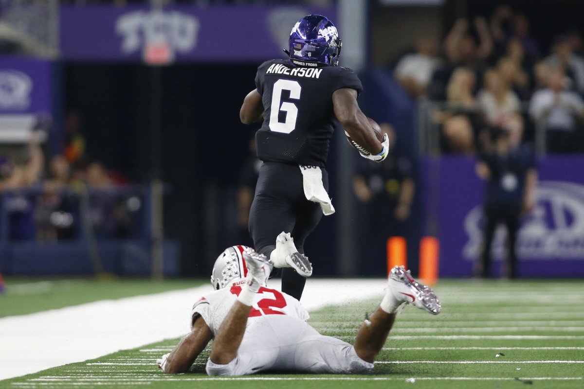 Isaiah Pryor tries to tackle Darius Anderson