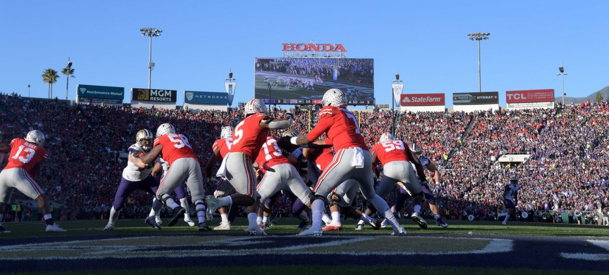 January 1, 2019; Pasadena, California, United States; At a glance: Ohio State Buckeyes Quarterback Dwayne Haskins (7) passes the ball to halfback Mike Weber Jr. (5) at the 2019 Rose Bowl against the Washington Huskies at the Rose Bowl. Ohio State beat Washington 28-23. Mandatory Credit: Kirby Lee-USA TODAY Sports