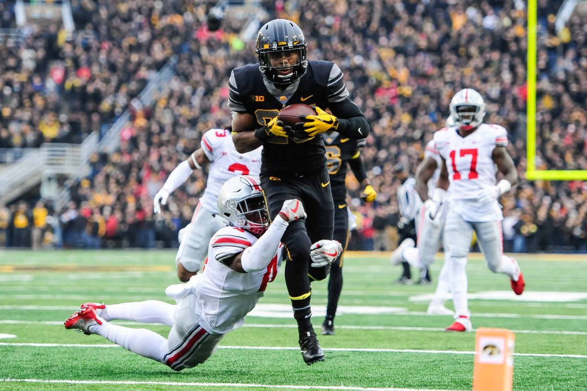 Nov 4, 2017; Iowa City, IA, USA; Iowa Hawkeyes running back Akrum Wadley (25) runs the ball as Ohio State Buckeyes cornerback Jordan Fuller (4) attempts a tackle during the second quarter at Kinnick Stadium. Mandatory Credit: Jeffrey Becker-USA TODAY Sports Nov 4, 2017; Iowa City, IA, USA; Iowa Hawkeyes running back Akrum Wadley (25) runs the ball as Ohio State Buckeyes cornerback Jordan Fuller (4) attempts a tackle during the second quarter at Kinnick Stadium. Mandatory Credit: Jeffrey Becker-USA TODAY Sports