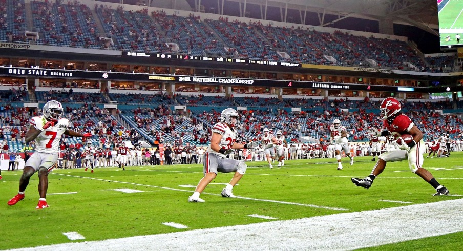 Jan 11, 2021; Miami Gardens, Florida, USA; Alabama Crimson Tide running back Najee Harris (22) runs for a touchdown after a catch during the second quarter Ohio State Buckeyes linebacker Tuf Borland (32) in the 2021 College Football Playoff National Championship Game. Mandatory Credit: Kim Klement-USA TODAY Sports Jan 11, 2021; Miami Gardens, Florida, USA; Alabama Crimson Tide running back Najee Harris (22) runs for a touchdown after a catch during the second quarter Ohio State Buckeyes linebacker Tuf Borland (32) in the 2021 College Football Playoff National Championship Game. Mandatory Credit: Kim Klement-USA TODAY Sports