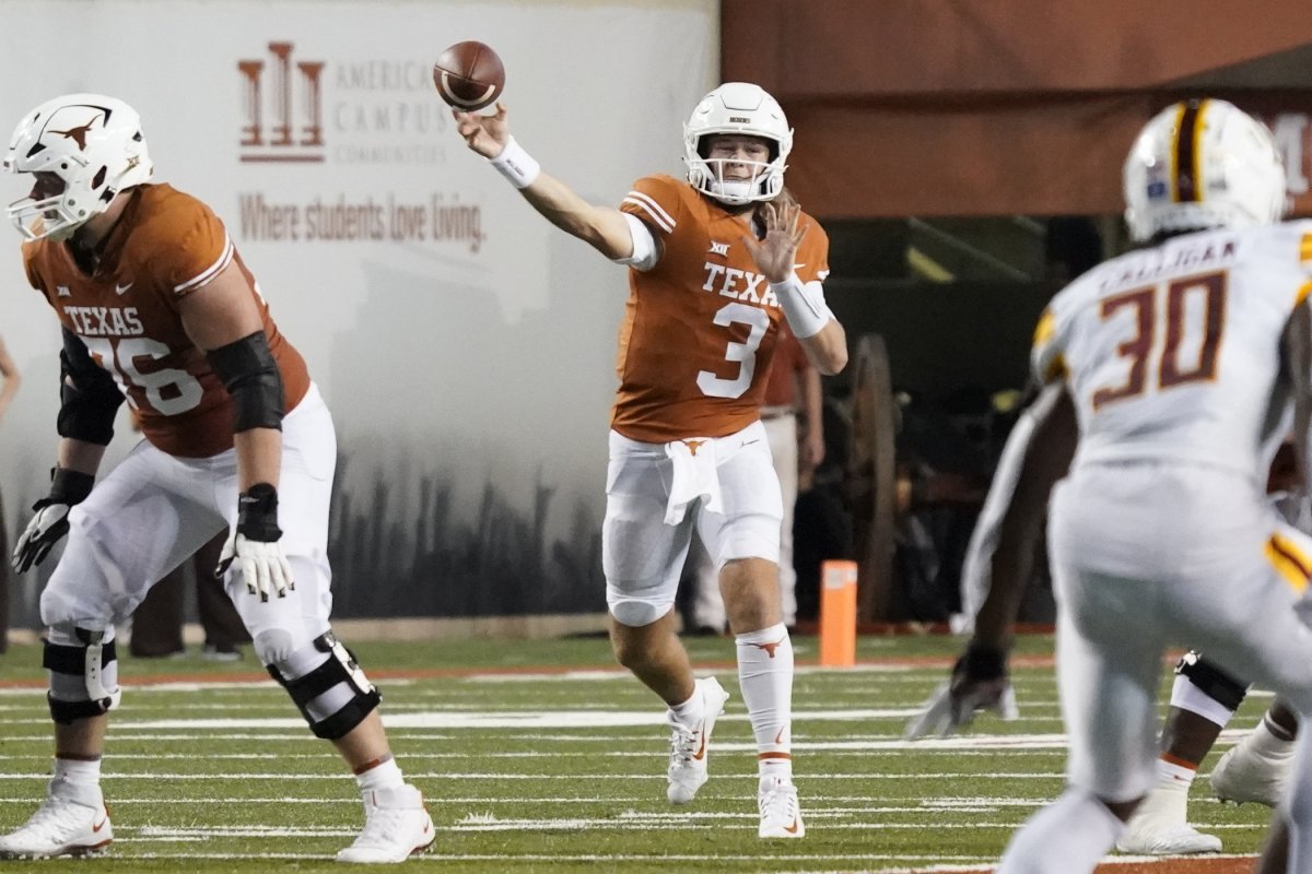 Quarterback Quinn Ewers of the Texas Longhorns