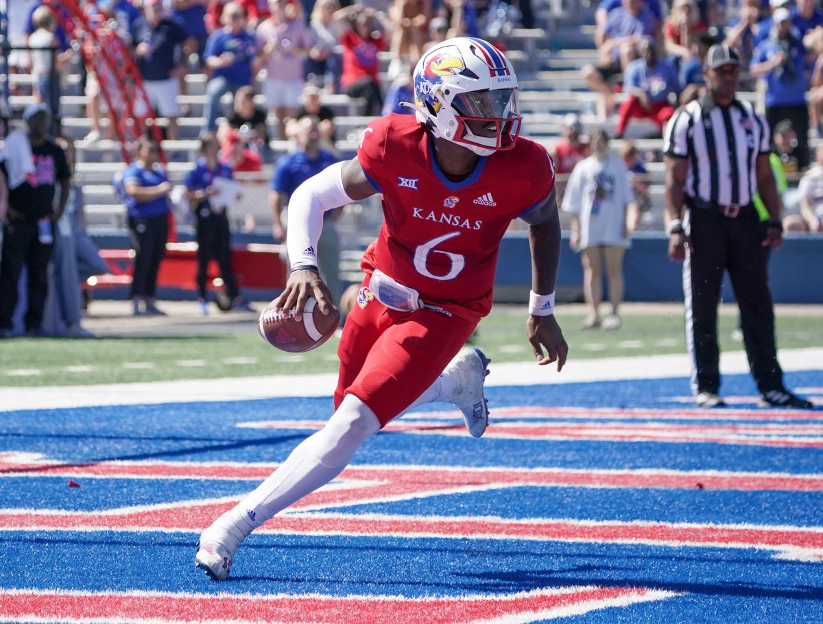 Quarterback Jalon Daniels of the Kansas Jayhawks