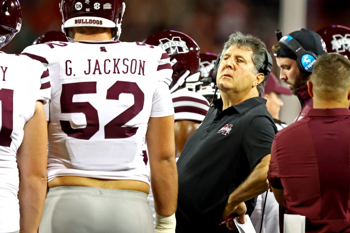 Head coach Mike Leach of the Mississippi State Bulldogs