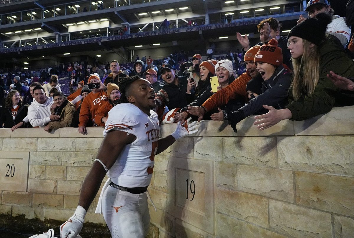 Running back Bijan Robinson of the Texas Longhorns