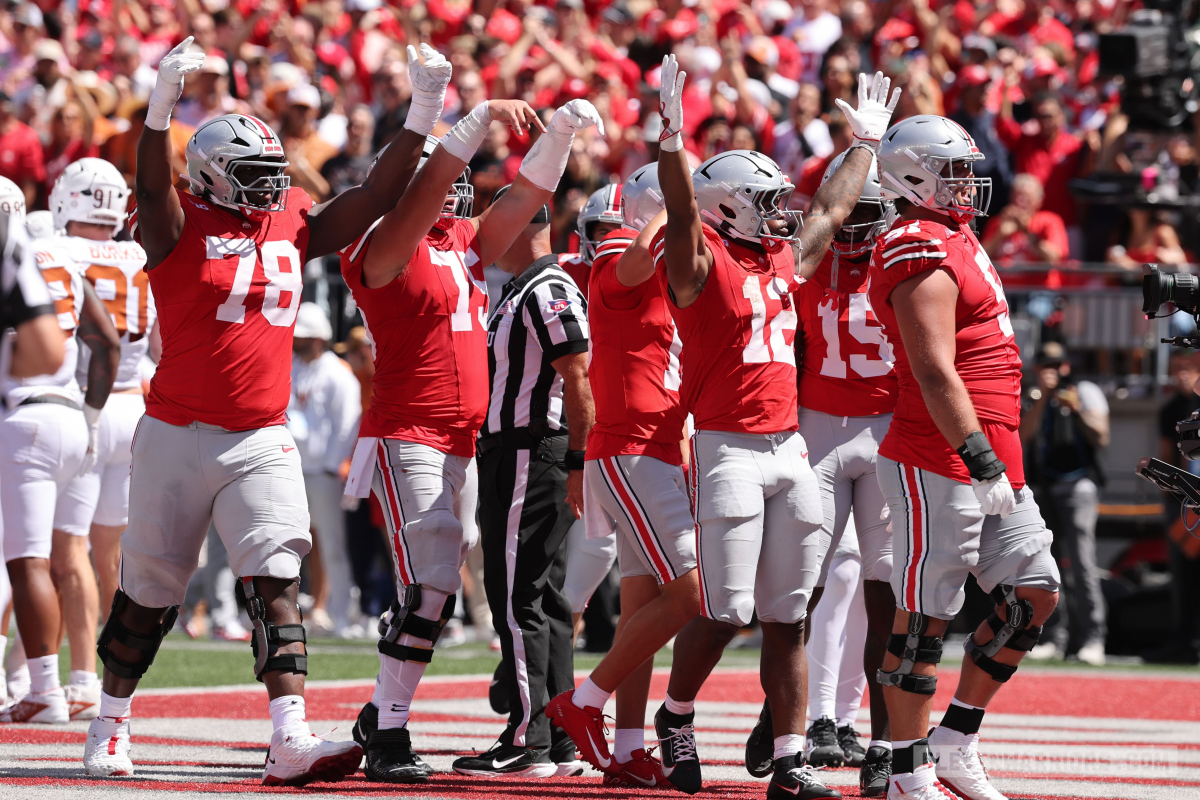 CJ Donaldson and the offensive line celebrate his touchdown CJ Donaldson and the offensive line celebrate his touchdown