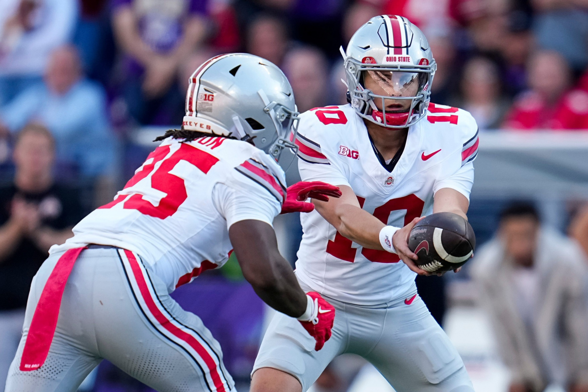 Ohio State Buckeyes quarterback Julian Sayin (10) hands off to running back Bo Jackson (25) during the second half of the NCAA football game at Husky Stadium in Seattle on Sept. 27, 2025. Ohio State won 24-6.
