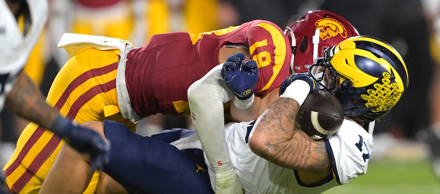 USC’s Eric Gentry tackles Michigan TE Marlin Klein USC’s Eric Gentry tackles Michigan TE Marlin Klein