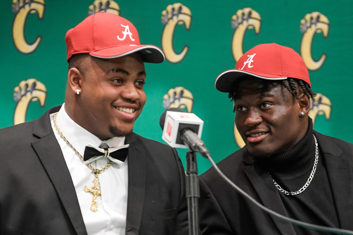 Carver s James Smith, left, and Qua Russaw, right, signed to play at Alabama during an early signing day ceremony at the school in Montgomery, Ala., on Wednesday December 21, 2022.