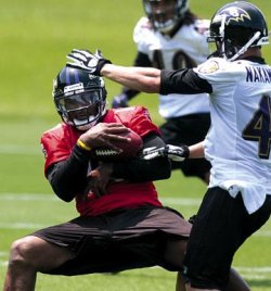 Troy Smith flashes his receiving skillz