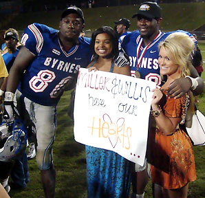She likes me! She really likes me! UThostesses-Byrnes