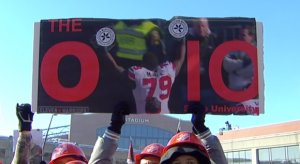 Eleven Warriors sign at College GameDay