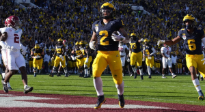 Blake Corum scoring a touchdown vs. Alabama