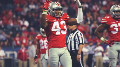 Darron Lee pumps up the crowd.