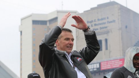 Urban Meyer throws up the 'O'