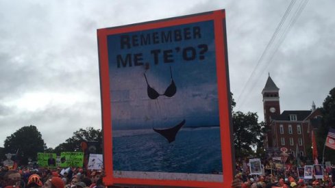 Clemson won't let Notre Dame forget Lennay Kekua.