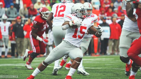Ezekiel Elliott carries the ball.