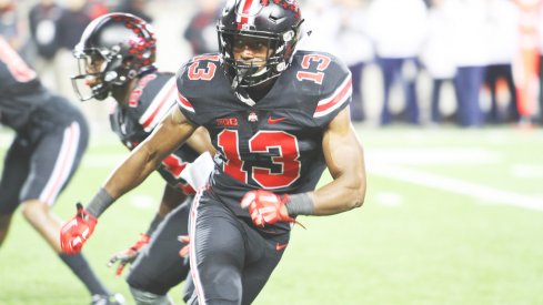 Eli Apple defends.