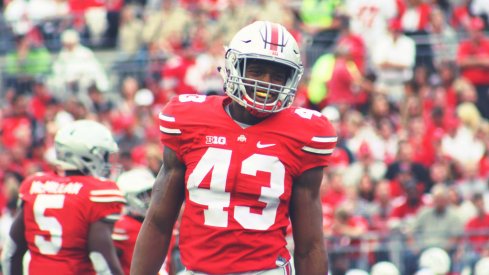 Darron Lee pumps up the crowd.