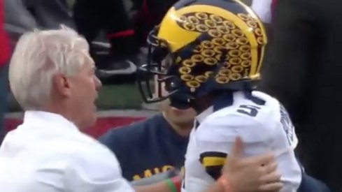 Jabrill Peppers punches an Ohio State fan.