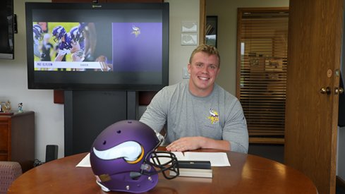 Pat Elflein signs with Minnesota Vikings