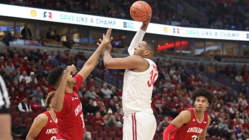 Kaleb Wesson puts up a hook shot against Indiana. 