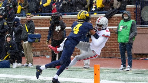 Garrett Wilson makes an incredible catch for a score.