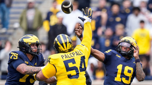 Bryce Underwood throwing a pass in Michigan’s spring game