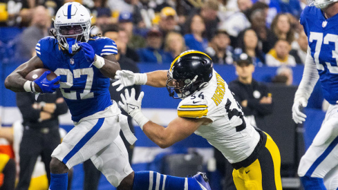 Trey Sermon running past Pittsburgh Steelers linebacker in 2023