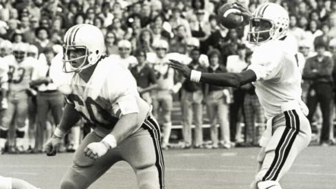 Ted Smith blocking for Cornelius Green in 1975