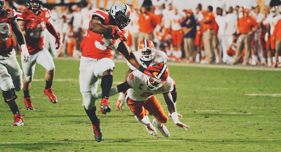 Carlos Hyde powers up against Clemson in the 2014 Orange Bowl [Walt Keys, ElevenWarriors.com]