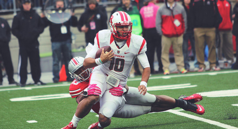 Darron Lee hauls down Rutgers' Gary Nova