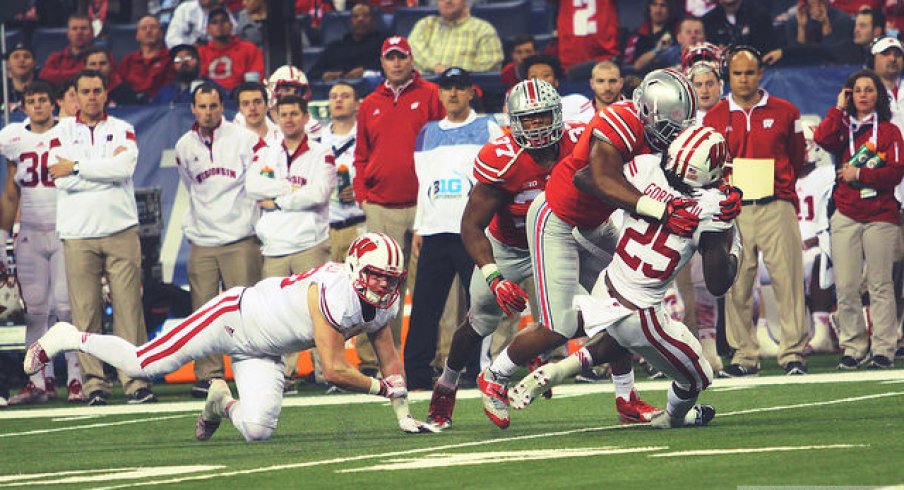 raekwon mcmillan puts melvin gordon into the turf