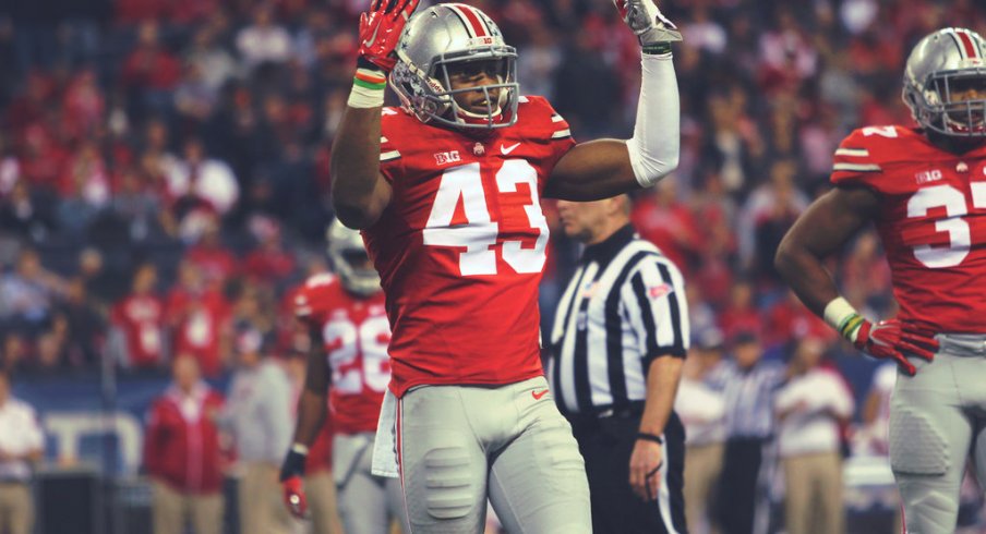 Darron Lee pumps up the crowd.