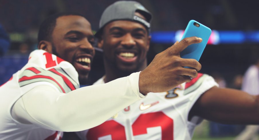 Doran Grant and Tyvis Powell snap a selfie.