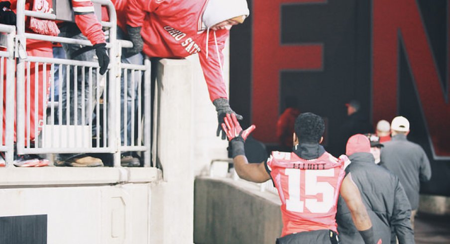 Ezekiel Elliott high-fives a fan at Ohio Stadium.