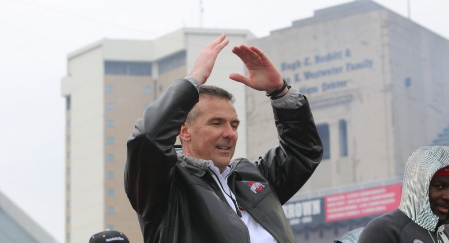 Urban Meyer throws up the 'O'