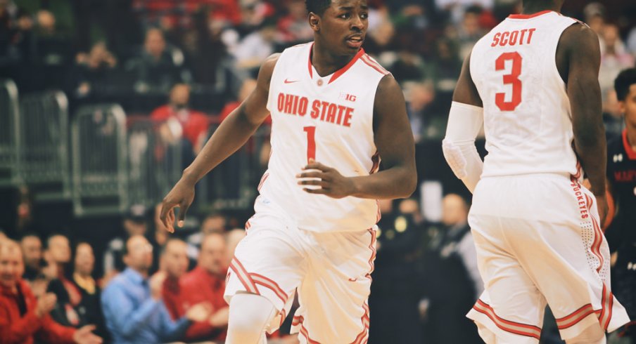 Jae'Sean Tate scores a bucket.